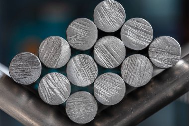 Alüminyum çubuklar, otomotiv, inşaat ve elektroteknik endüstriler için metalürjik bileşenler