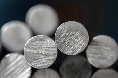 Alüminyum çubukların makro görünümü, metalurji endüstrisi ürünleri