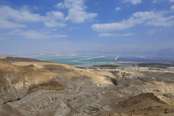 Yol Kenarındaki Gözlem Güvertesinden Dağların Ölü Deniz Manzarası — Stok fotoğraf