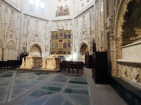 Pyhän Marian Katedraalin Sisätilat Toledossa Espanjassa — kuvapankkivalokuva