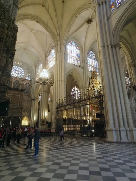 西班牙托莱多圣玛丽大教堂的内部 — 图库照片