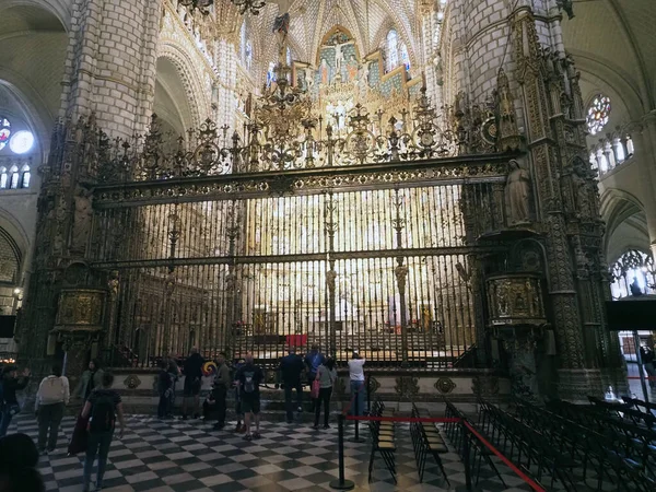西班牙托莱多圣玛丽大教堂的内部 — 图库照片