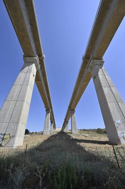 Tel Aviv Kudüs Demiryolu Köprüsü otoyol üzerindeki