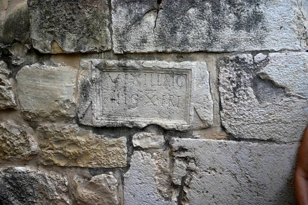 예루살렘의 교외에 베네딕트 수도회의 가톨릭 수도원 이스라엘 프레스코화 원문을 수정하다 — 스톡 사진