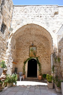 Kudüs Ortodoks Kilisesi 'nin Kudüs, İsrail' deki Kutsal Haç Manastırı 'nın avlusu.