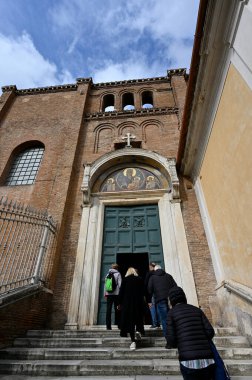 Roma 'daki Capitoline Tepesi' nin tepesinde bulunan Ara coeli Meryem Kilisesi 'ndeki Bazilika di Santa Maria.
