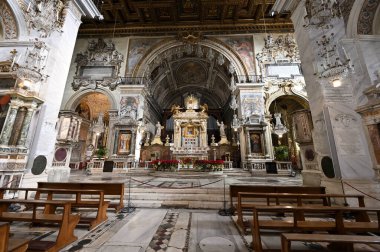 Roma 'daki Capitoline Tepesi' nin tepesinde bulunan Ara coeli Meryem Kilisesi 'ndeki Bazilika di Santa Maria.