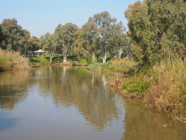 Tel Aviv 'deki Park HaYarkon, Yarkon Nehri' nin iki kıyısında yer almaktadır.