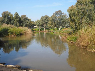 Tel Aviv 'deki Park HaYarkon, Yarkon Nehri' nin iki kıyısında yer almaktadır.