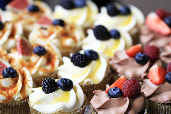 Muffins Doces Com Mirtilos Como Fundo Comida Agradável — Fotografia de Stock
