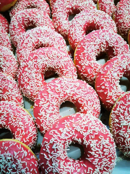 Rosa Donuts Textur Als Schöne Lebensmittel Hintergrund — Stockfoto