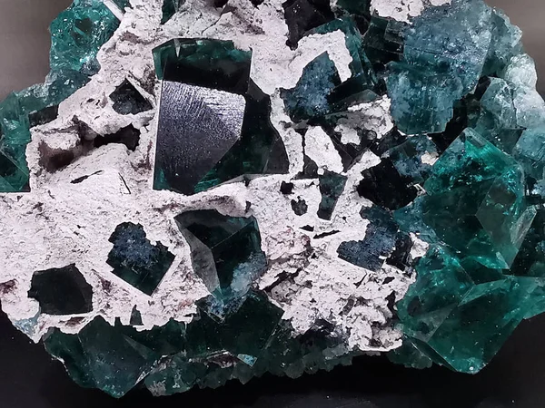 天然の背景として緑色の蛍石鉱物の質感 — ストック写真