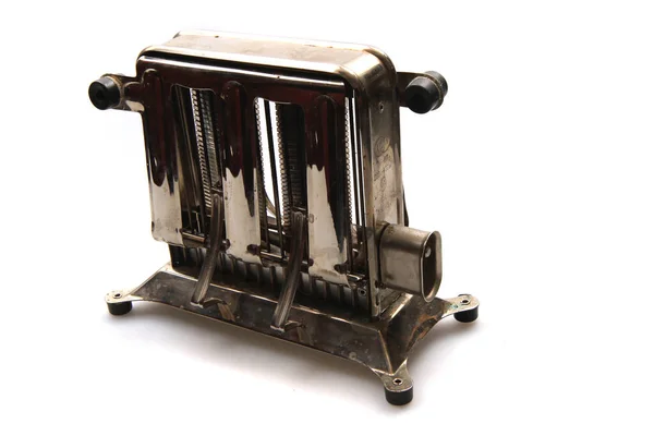Beyaz Arkaplanda Izole Edilmiş Çok Eski Bir Tost Makinesi — Stok fotoğraf