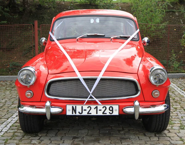 Alte Rote Skoda Auto Veteran Als Atom Geschichte — Stockfoto