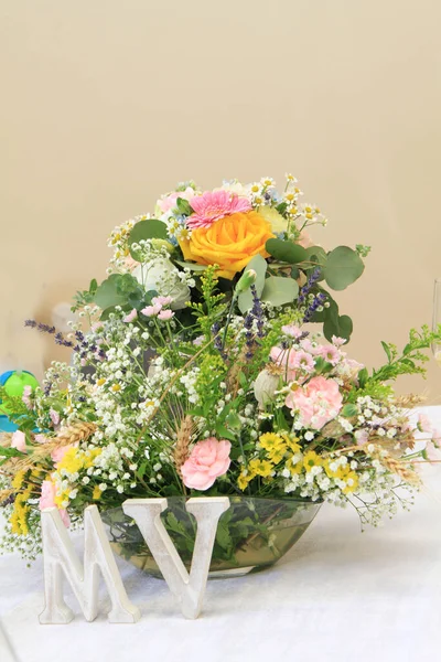 Çekler Bahçesinden Yabani Düğün Çiçekleri — Stok fotoğraf