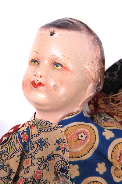 Παλιά Κούκλα Μωρό Από Την Ιστορία Απομονωμένη Στο Λευκό — Φωτογραφία Αρχείου