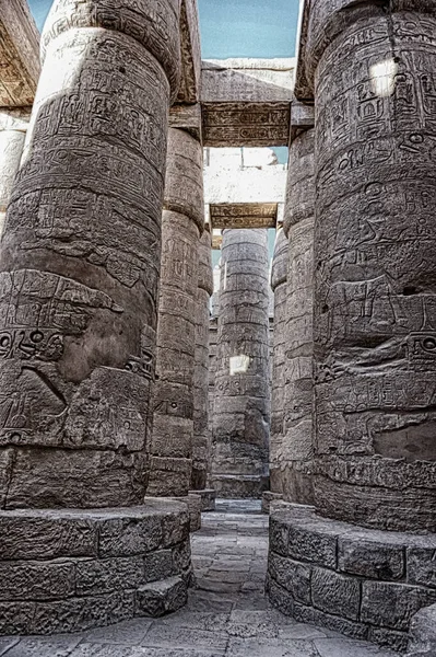 カルナックエジプトの寺院の偉大な仮説ホール — ストック写真