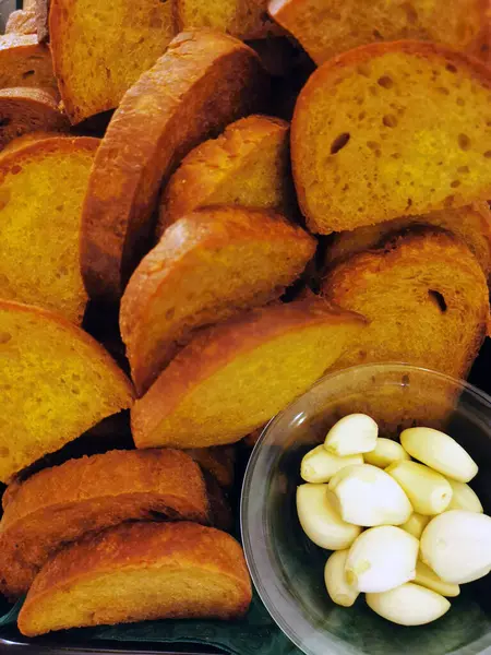 Roti Czech Goreng Dengan Bawang Putih Sebagai Latar Belakang Makanan — Stok Foto