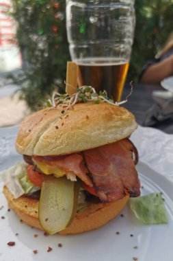 Sokaktan gelen czech hamburgeri çok güzel.