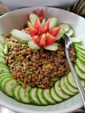 Mısır mutfağından lezzetli sebze salatası.