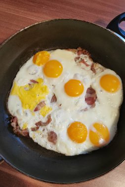 Sahanda yumurta çok güzel bir yemek geçmişi var.