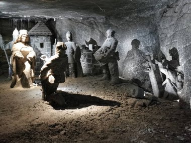 Krakow - Wieliczka, Polonya - 2 Aralık 2023 - Eski tarihten kalma tuz madeni tünelleri fotoğrafı
