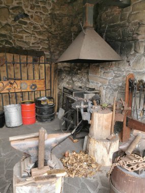 Çok eski bir demirci tarihi güzel bir yer. 