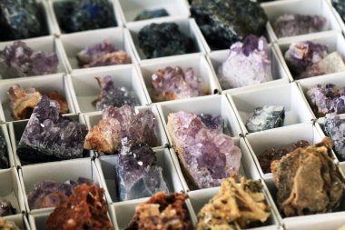 doğal mineral koleksiyonunu güzel bir arkaplan olarak seç