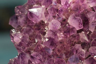 Doğal menekşe arkaplan olarak ametist mineral dokusu
