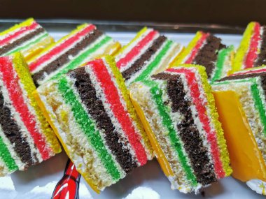 Mısırlıların oteldeki tatlıları güzel yemek arkaplanı olarak kullanılıyor.