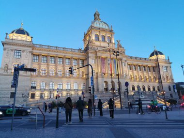 Prag, Çek Cumhuriyeti - 19 Nisan 2024 - Prag 'daki eski ulusal müze