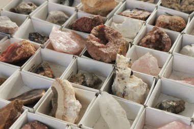 doğal mineral koleksiyonunu güzel bir arkaplan olarak seç