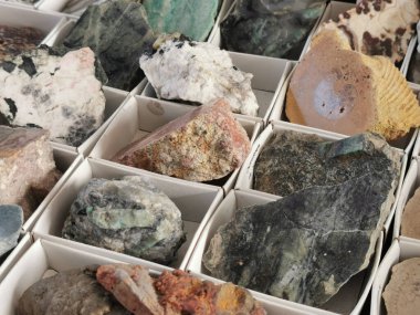 doğal mineral koleksiyonunu güzel bir arkaplan olarak seç