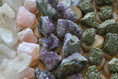 doğal mineral koleksiyonunu güzel bir arkaplan olarak seç