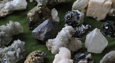 Alçıtaşı mineral koleksiyonu güzel doğal arkaplan olarak