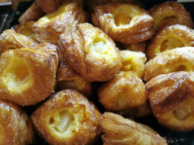 Mısırlıların oteldeki tatlıları güzel yemek arkaplanı olarak kullanılıyor.