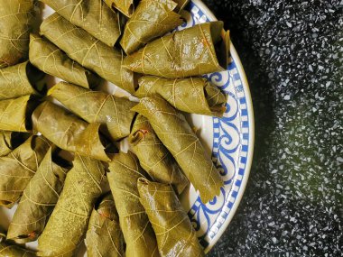 Şarap yaprağı lezzetli yemek arkaplanı olarak yuvarlanır