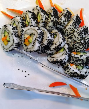 Nefis suşi yemekleri çok güzel bir arka plan.