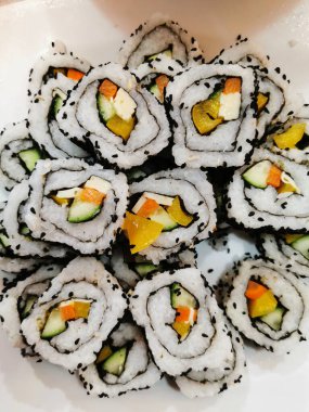 Nefis suşi yemekleri çok güzel bir arka plan.