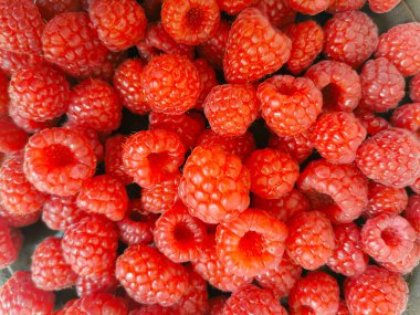 Taze ahududu dokusu, güzel doğal yiyecek arka planı olarak.