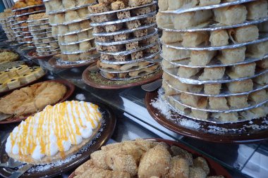 Mısır usulü lezzetli tatlılar güzel bir gurme arka planı gibi