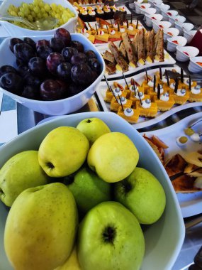 Mısırlıların oteldeki tatlıları güzel yemek arkaplanı olarak kullanılıyor.