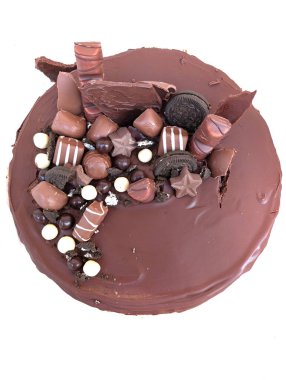 Beyaz arka plan üzerinde izole çikolatalı kek