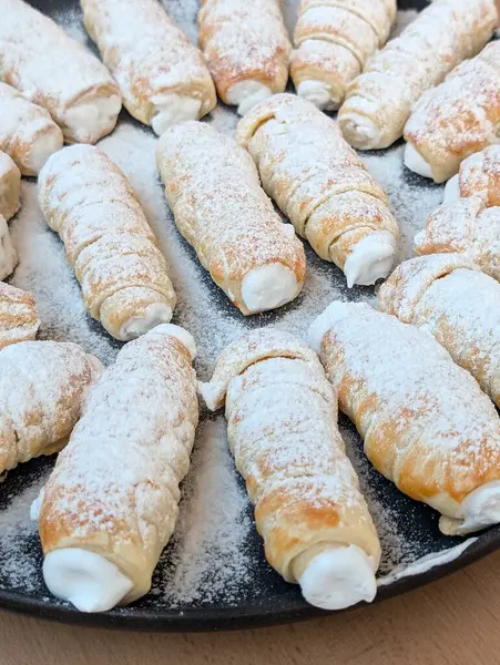 Czech kremalı ruloları güzel yemek arka planı olarak