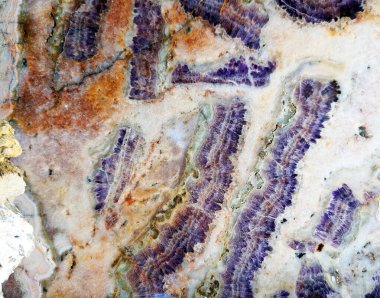 Çok güzel bir arkaplan olarak ametist mineral dokusu