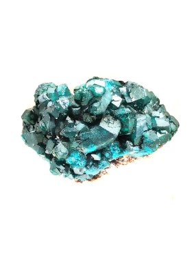 beyaz arkaplanda izole edilmiş dioptaz minerali