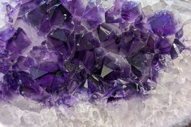 Çok güzel bir arkaplan olarak ametist mineral dokusu