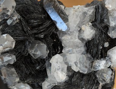 Siyah hematit minerali.