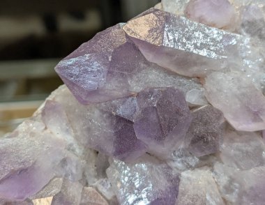 Çok güzel bir arkaplan olarak ametist mineral dokusu