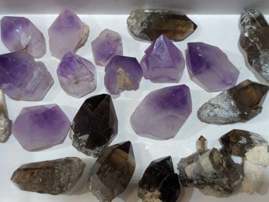 Çok güzel bir arkaplan olarak ametist mineral dokusu